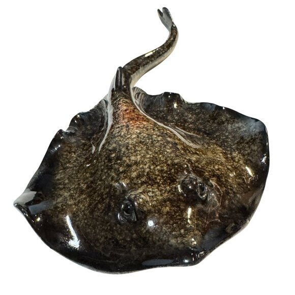 REALISTIC STINGRAY CERAMIC FIGURINE GLAZED SEA LIFE AQUATIC NO FLAWS 8"L X 5"W - Picture 2 of 6